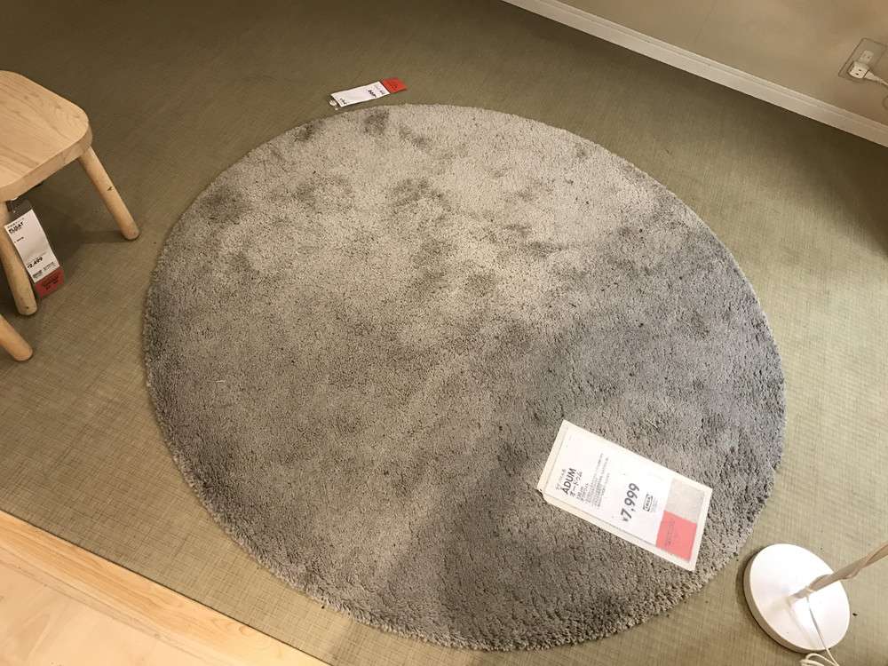 IKEAの円形ラグÅDUM