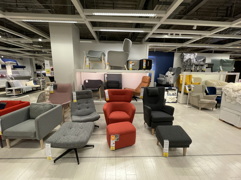 IKEA鶴浜店の一人掛けソファの展示