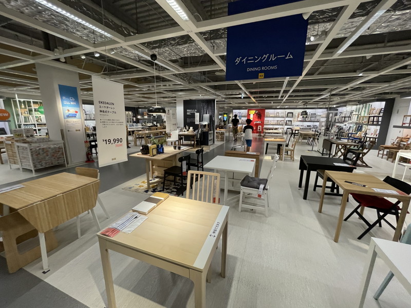 IKEA神戸店のダイニングテーブル売り場